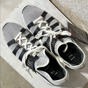 SCHUTZ • Black and White Sneakers